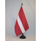 Drapeau de table Lettonie 21x14 cm Hampe et socle en plastique noir