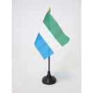 Drapeau de table Sierra Leone 15x10 cm Hampe et socle en plastique noir pointe or