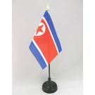 Drapeau de table Corée du Nord 15x10 cm Hampe et socle en plastique noir pointe or