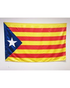 DRAPEAU CATALOGNE ESTELADA 150x90cm en SATIN - DRAPEAU CATALAN INDÉPENDENTISTE - CATALUÑA 90 x 150 cm Fourreau pour hampe