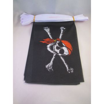 GUIRLANDE 6 mètres 20 DRAPEAUX PIRATE TÊTE DE MORT 21x15 cm - DRAPEAU CORSAIRE 15 x 21 cm