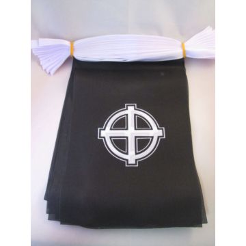GUIRLANDE 6 mètres 20 DRAPEAUX CROIX CELTIQUE NOIRE 21x15 cm - DRAPEAU AVEC LA CROIX NIMBÉE CHRISTIANNISTE 15 x 21 cm