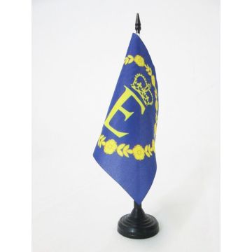 DRAPEAU DE TABLE ETENDARD REINE Í?LISABETH II DU ROYAUME-UNI 15x15cm - PETIT DRAPEAUX DE BUREAU DE LA REINE BRITANNIQUE 15 x 15 cm
